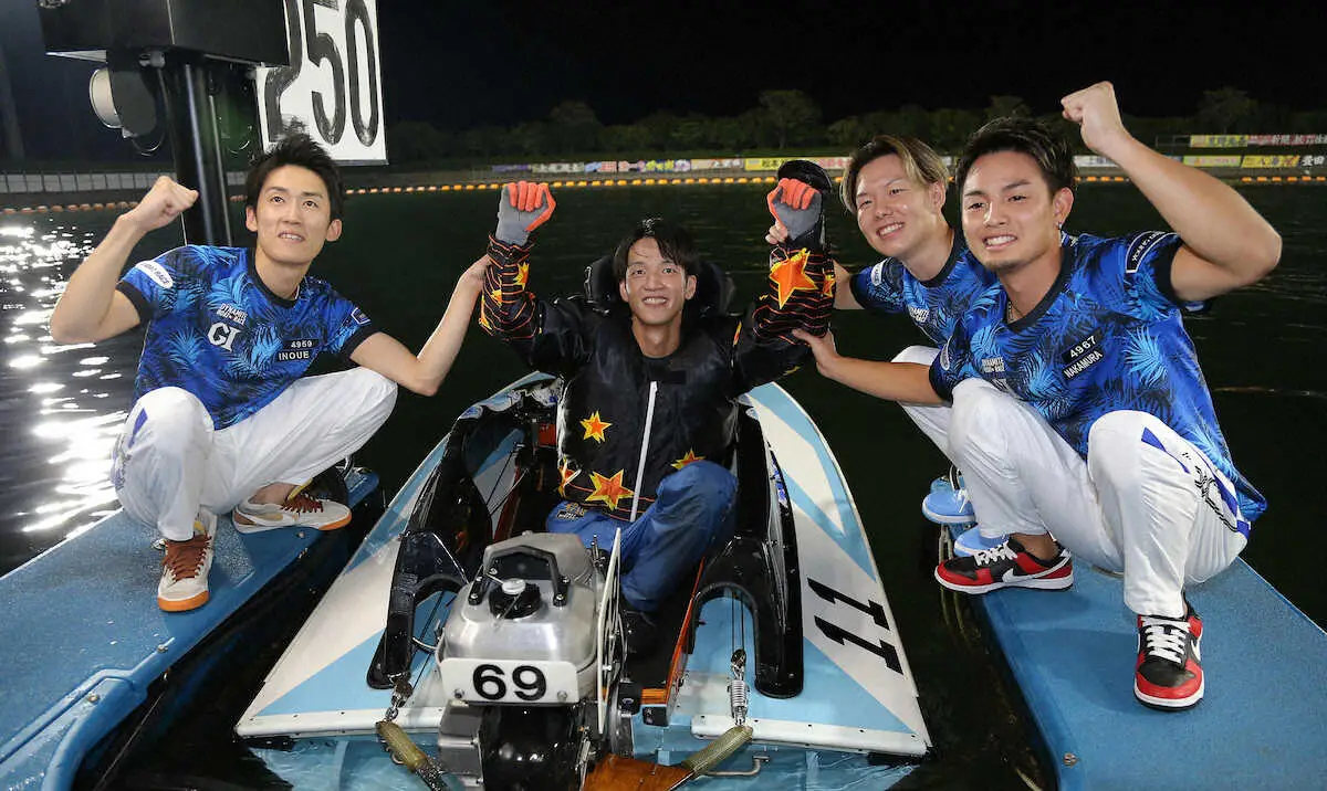 【画像・写真】＜第10回ヤングダービー＞優勝を決め喜ぶ上條暢嵩（左から2人目、撮影・中村　達也）