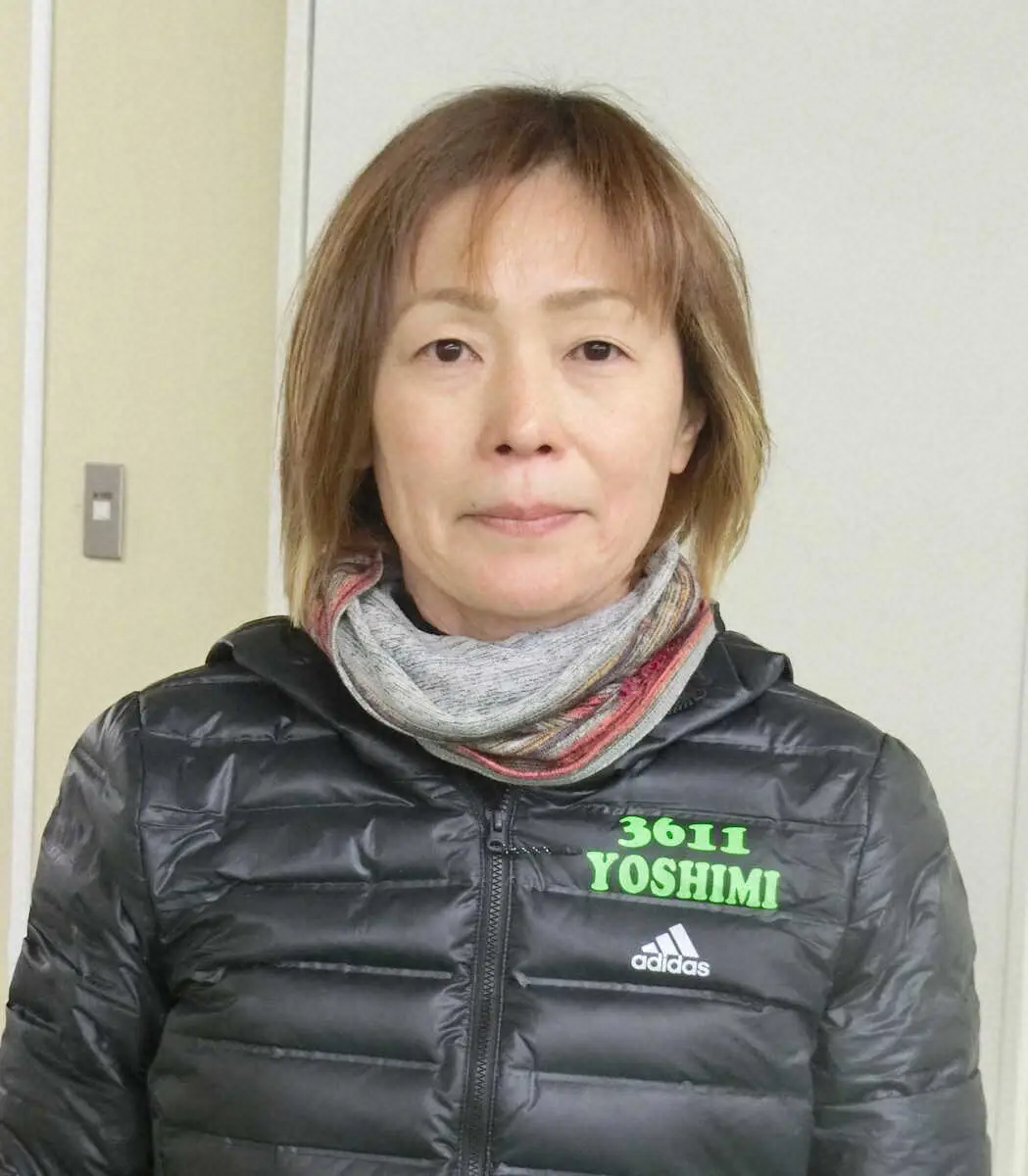 【画像・写真】【鳴門・レディースVSルーキーズバトル初日　12R団体・ドリーム】岩崎芳美　地元イン戦で気合の逃走