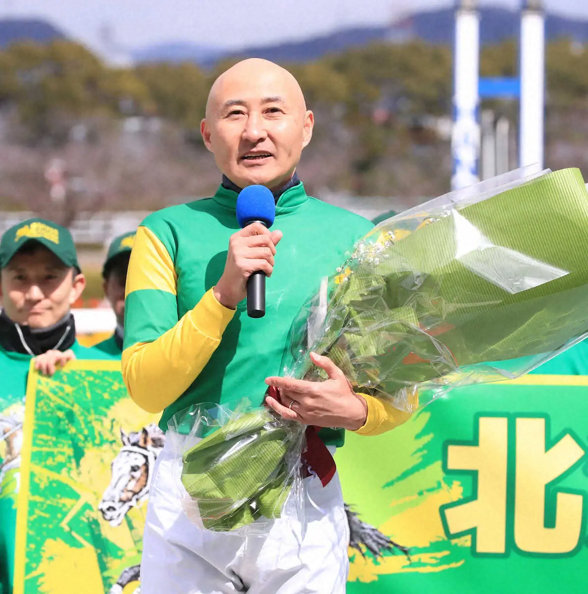 【画像・写真】障害通算160勝の北沢伸也元騎手が引退式「平地で鳴かず飛ばずだった僕が…」