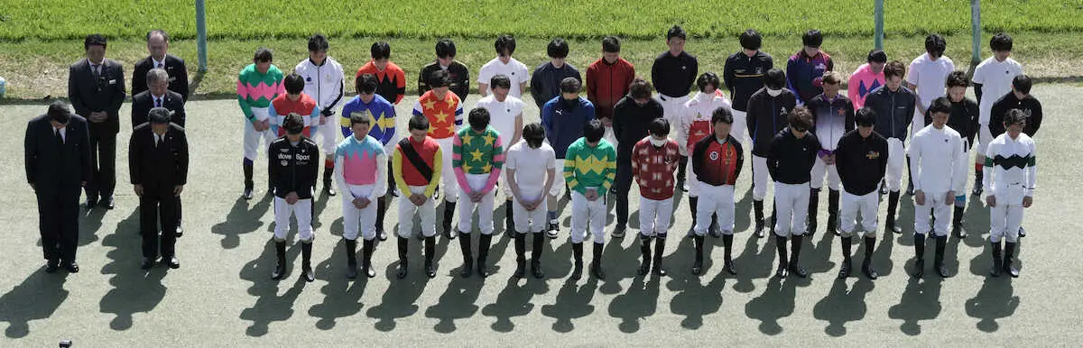 【画像・写真】さよなら藤岡康太さん　阪神競馬場で騎手全員が喪章着け騎乗　兄・佑介「前を向いて歩いて行ける」