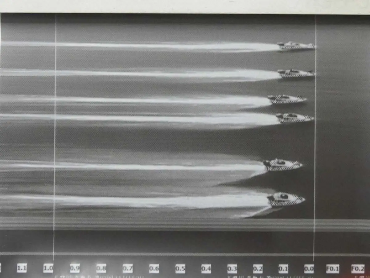 【画像・写真】【多摩川ボート　SG第51回オールスター】篠崎仁、原田の2艇Fで1億超返還