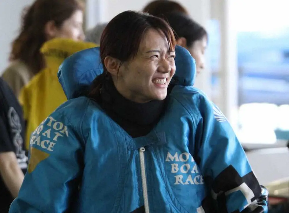 【画像・写真】【福岡ボート　G3オールレディース】深川麻奈美が好調31号機に最敬礼