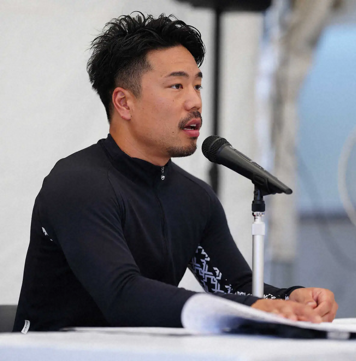 【画像・写真】共同会見で質問に答える古性（撮影・木村　揚輔）　
