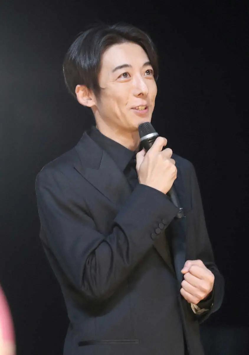 【画像・写真】トークショーで笑顔を見せる高橋一生（撮影・村上　大輔）