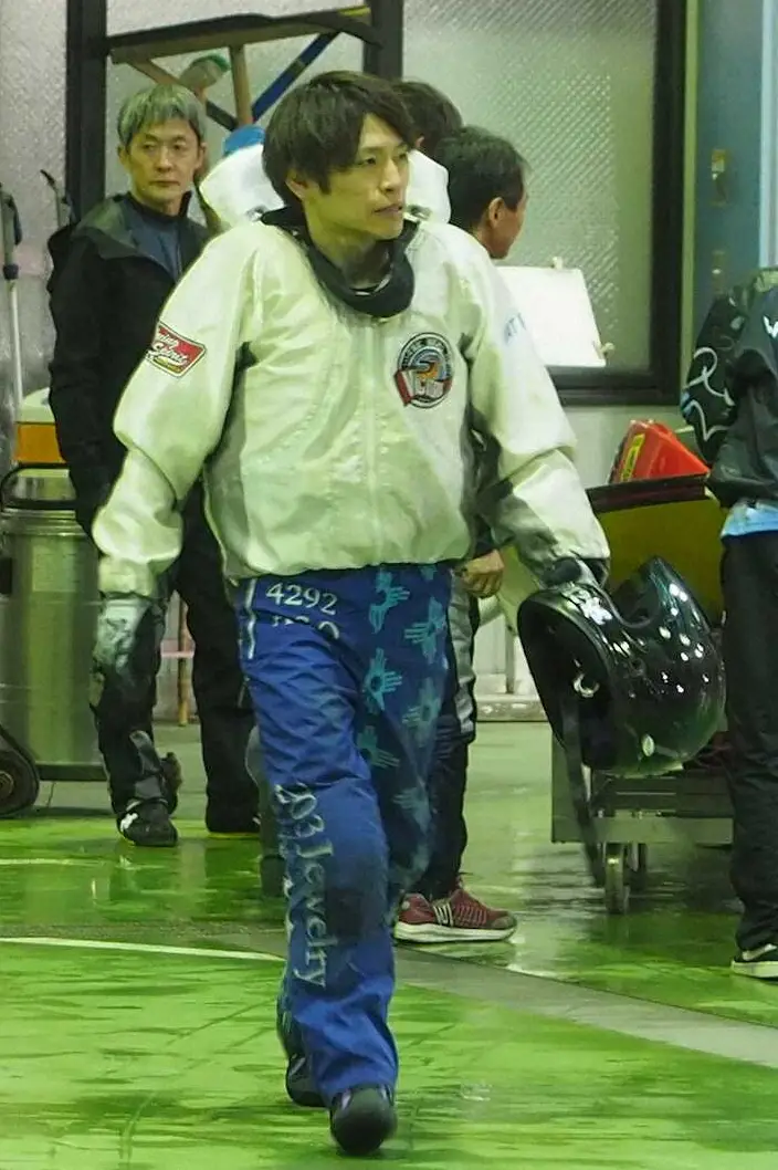 【画像・写真】【若松ボート　ミッドナイトボートレース】麻生慎介が優出一番乗り　エンジンがアシスト