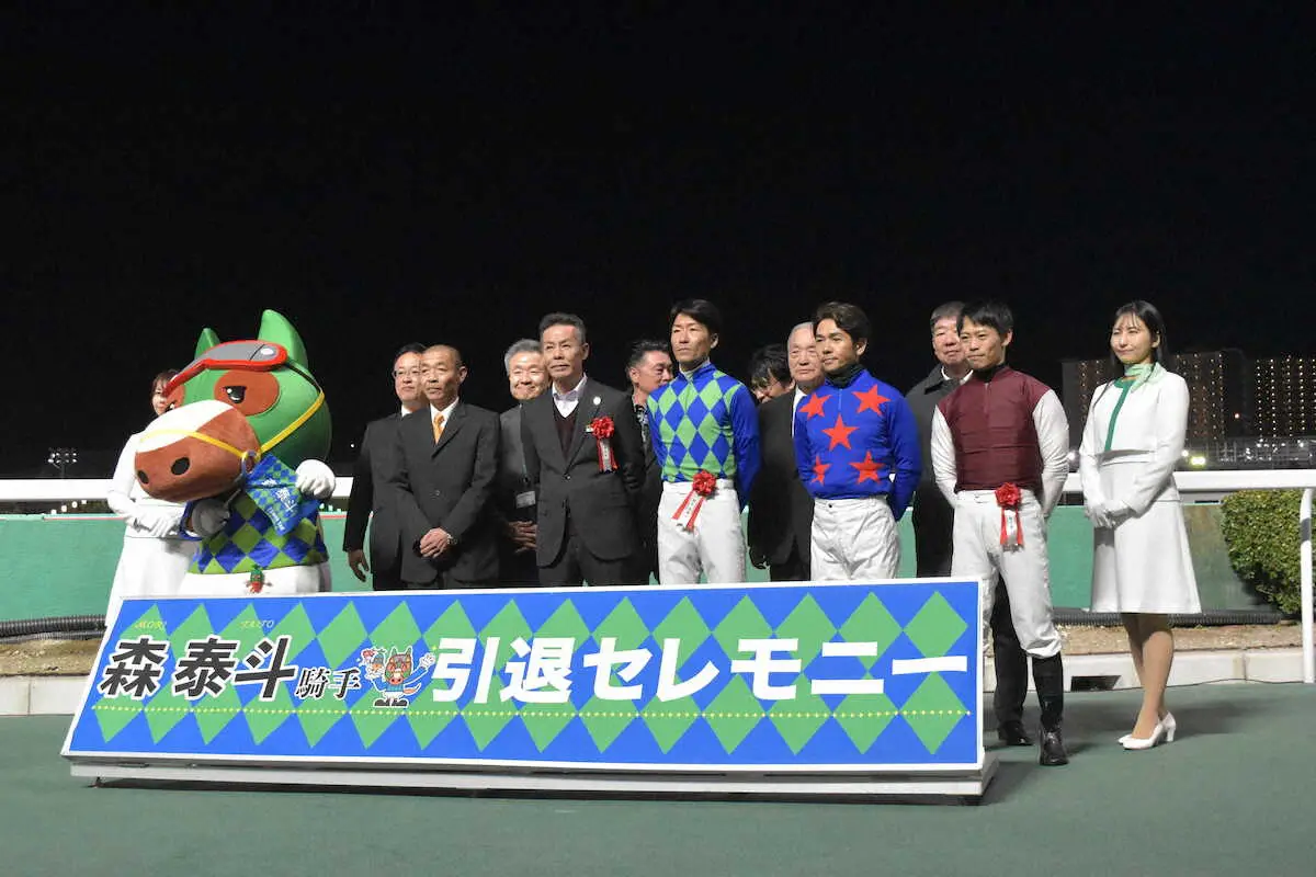 【画像・写真】森泰斗引退セレモニーに同期・戸崎がサプライズ登場　現役時代の勝負服で近況報告