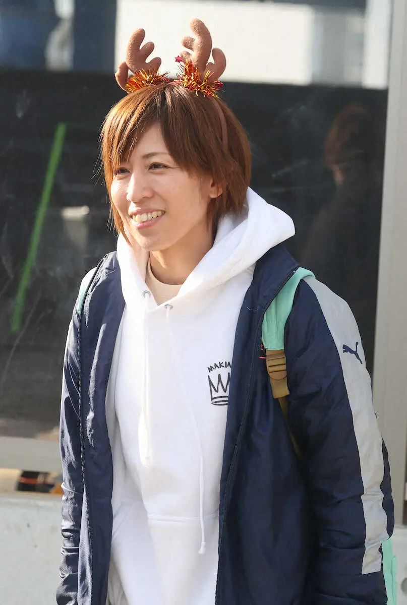 【画像・写真】【蒲郡ボート　G3QCシリーズ　前検入り待ちコレクション】長嶋万記　ファンサービスは抜かりなし