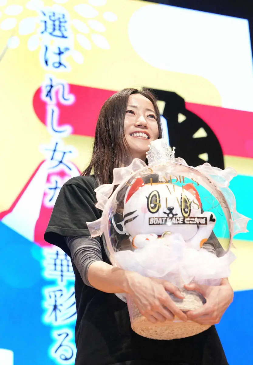 【画像・写真】レディースオールスターを制し、笑顔を見せる浜田亜理沙