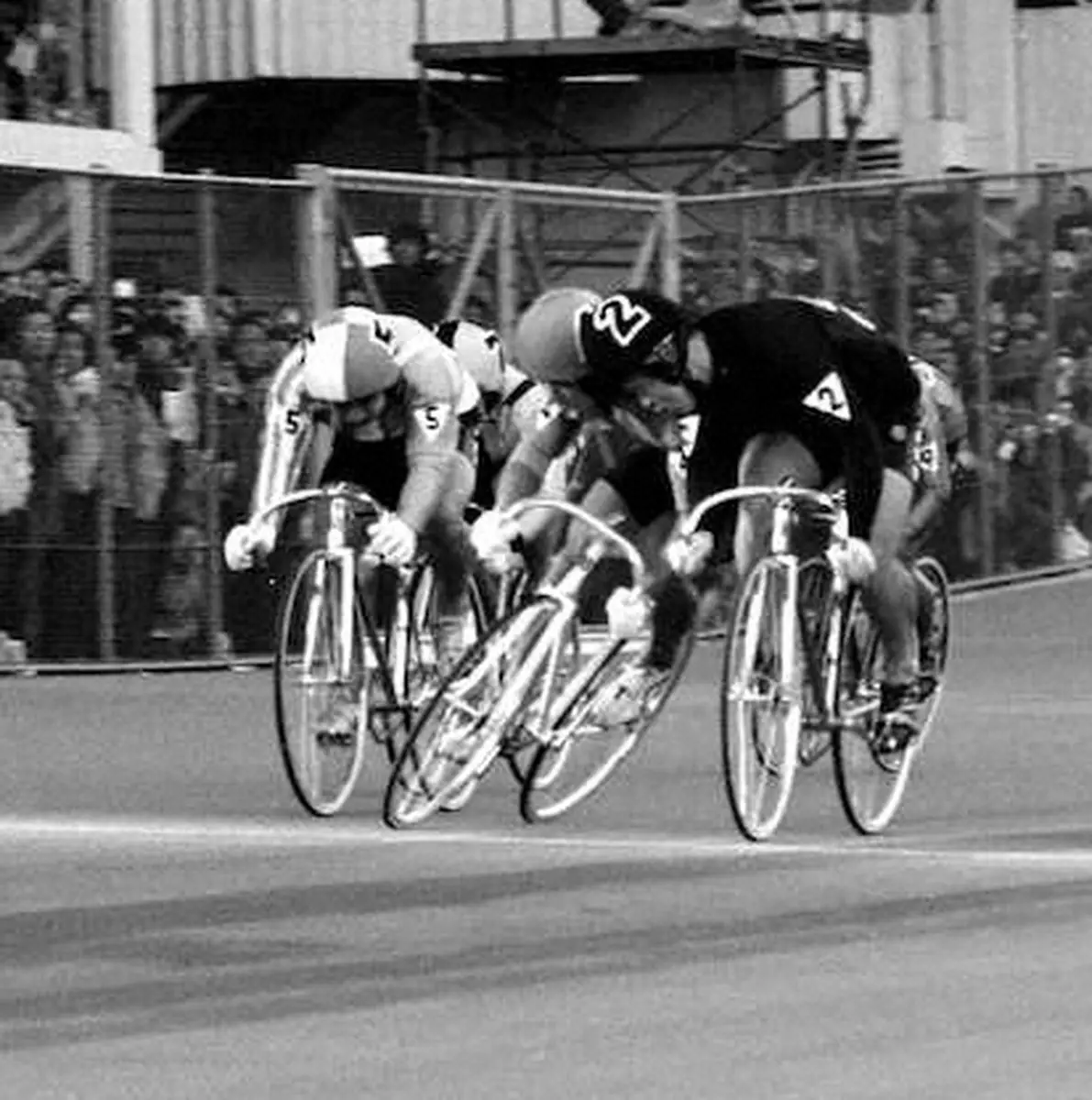 【画像・写真】【井上茂徳　我が道15】86年、立川　ゴール後落車もGP初優勝