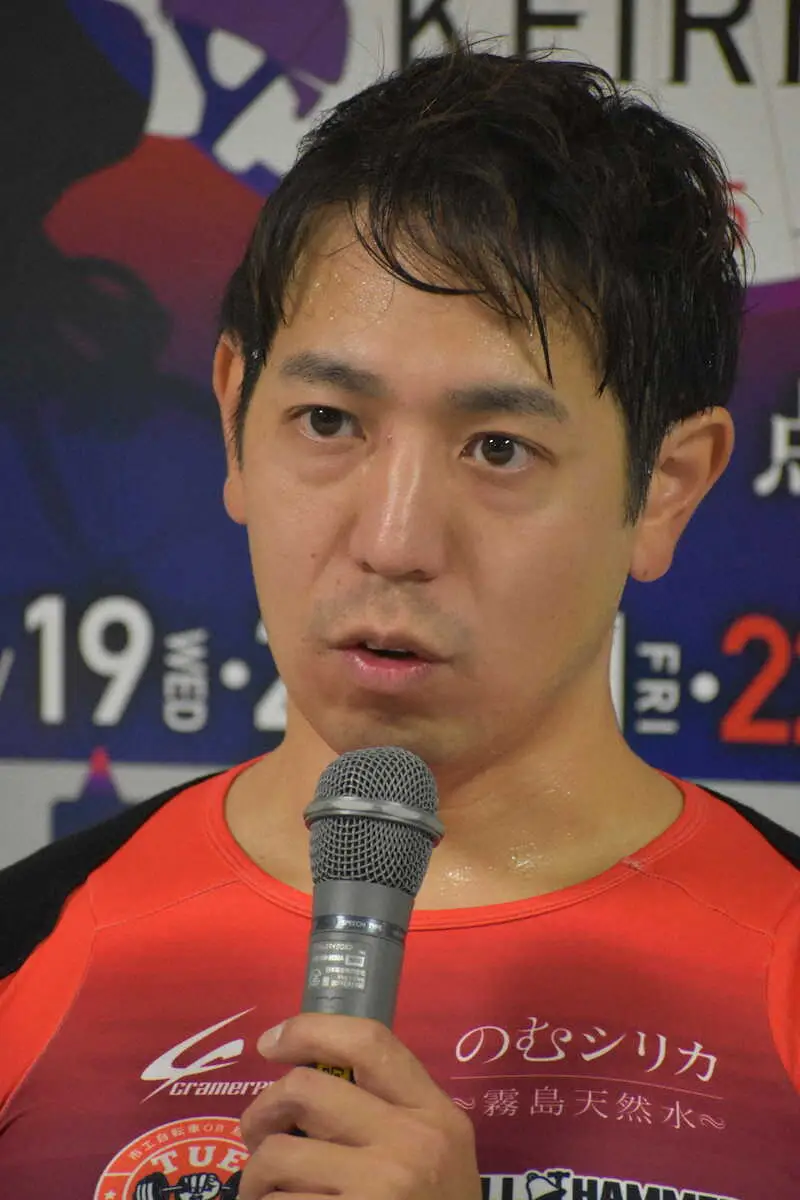 【画像・写真】【広島競輪　G3ひろしまピースカップ】リニューアルバンクで腕ぶす松浦悠士　初日特選は3番手から