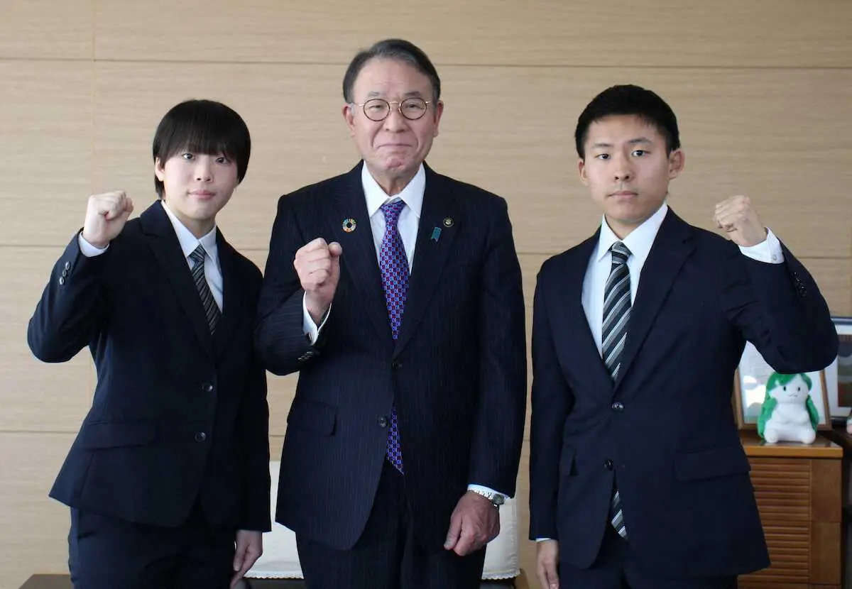 【画像・写真】【伊勢崎オート】新人2選手が伊勢崎市長を表敬訪問　「魅力を伝えたい」　18日デビュー予定