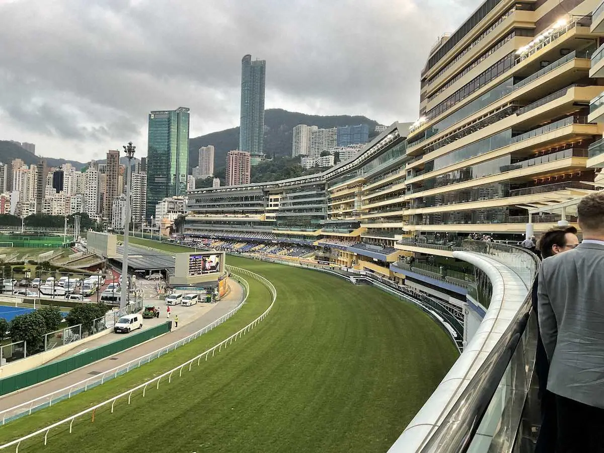 【画像・写真】ハッピーバレー競馬場のコースとスタンド
