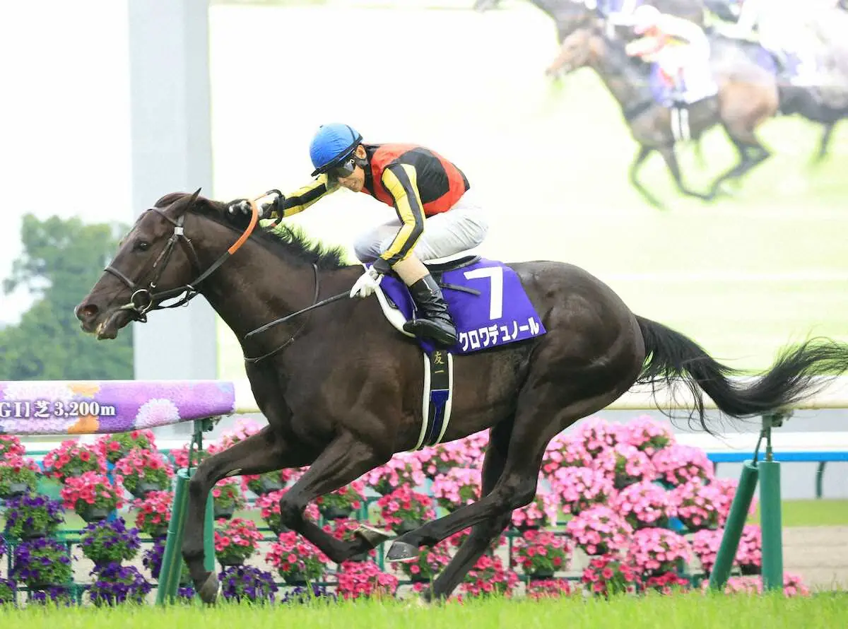 【画像・写真】天皇賞（春）を制したクロワデュノールと北村友一騎手（撮影・中辻　颯太）