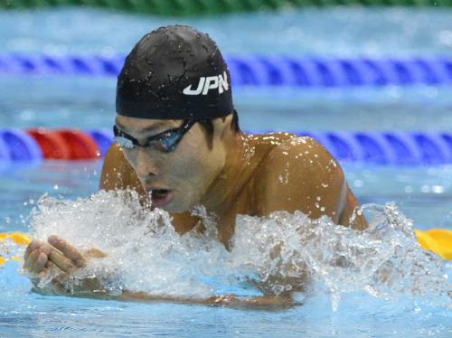 男子４００メートル個人メドレー予選、４分10秒01の１位で決勝に進出した萩野公介の平泳ぎ