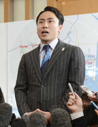 ＩＯＣ評価委員会の視察で説明役を務め、記者の質問に答えるフェンシング男子の太田雄貴
