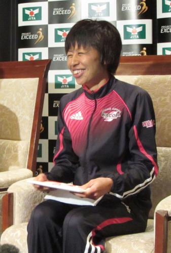 大阪国際女子マラソンの優勝から一夜明け、喜びを語る福士加代子