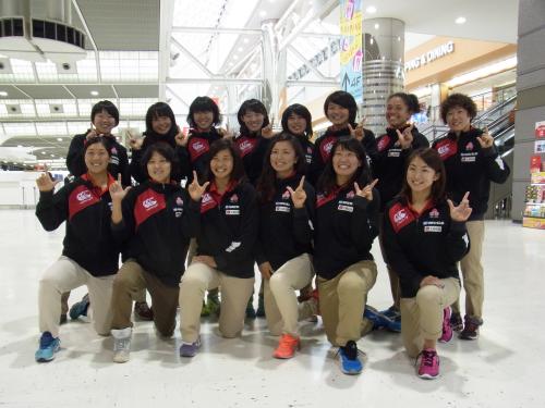 米国合宿とブラジルでの大会出場のため、成田空港から出発した７人制ラグビー女子日本代表サクラセブンズ