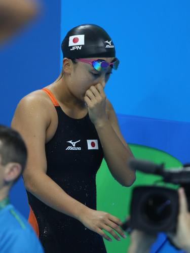 女子１００メートル平泳ぎ予選で失格となった渡部