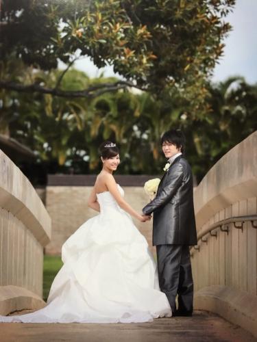 １３年、ハワイで挙げた結婚式で内村夫妻の２ショット