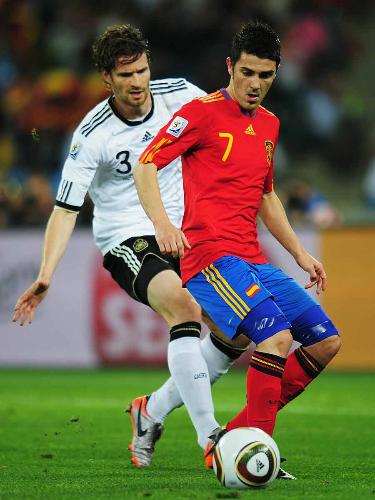 スペイン ドイツ ｄｆを背にボールをキープするスペイン代表 ビジャ スポニチ Sponichi Annex サッカー