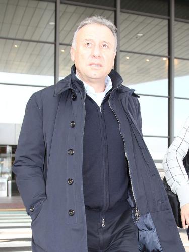 成田空港に到着した日本代表・ザッケローニ監督