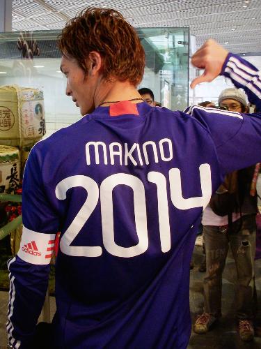 突然 日本代表ユニホーム姿を披露した槙野智章の背番号は ブラジル大会の ２０１４ スポニチ Sponichi Annex サッカー