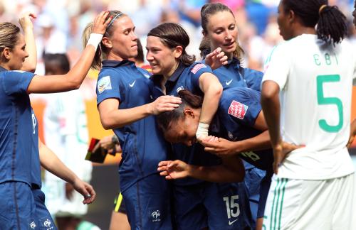 ＜フランス・ナイジェリア＞女子Ｗ杯開幕戦、得点を挙げて喜ぶフランスの選手たち