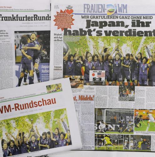 サッカー女子Ｗ杯で米国を破り初優勝を果たした日本の活躍を１面で伝える、フランクフルトの地元紙面