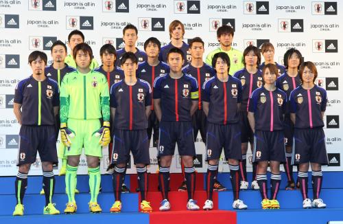 フォトセッションに応じるサッカー日本代表の選手たち