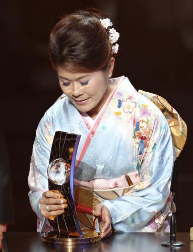 国際サッカー連盟の女子世界年間最優秀選手に選ばれた日本代表の沢穂希選手