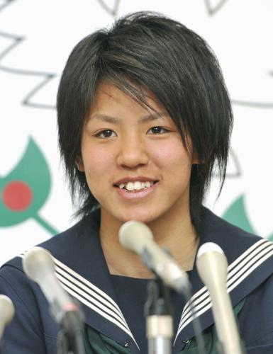 サッカー女子日本代表に選出され、記者会見する常盤木学園高の京川舞