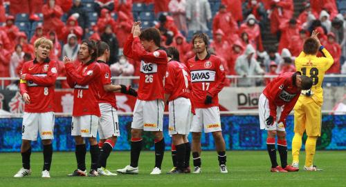 ＜浦和・川崎Ｆ＞２人の退場者を出しながら貴重な勝ち点１を獲得した浦和イレブン