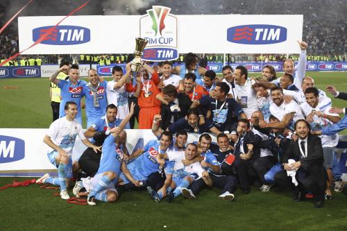 ＜イタリア杯　ナポリ２―０ユベントス＞２５年ぶり４度目の優勝を飾ったナポリ