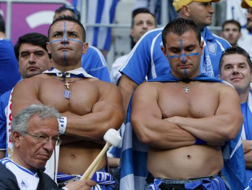 ＜ギリシャ・チェコ＞チェコに敗れ決勝Ｔ進出が厳しくなり、屈強なサポーターも渋い表情
