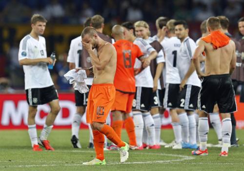 ＜オランダ・ドイツ＞ドイツに敗れショックを受けるスナイダー（１０）