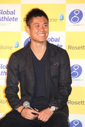 「Ｇｌｏｂａｌ　Ａｔｈｌｅｔｅ　Ｐｒｏｊｅｃｔ」一周年記念記者会見で笑顔を見せる日本代表ＧＫ川島永嗣