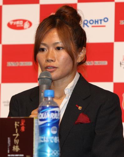 ロンドン五輪のメンバーに選出され、会見に臨む川澄奈穂美