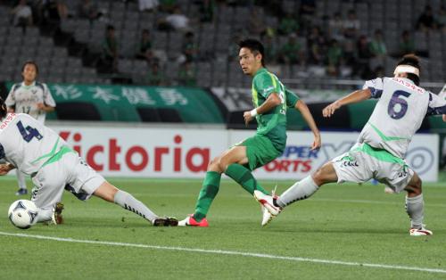＜東京Ｖ・鳥取＞後半２１分、杉本健は右足で決勝ゴール
