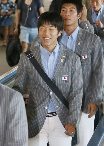 ロンドンから笑顔で帰国したサッカー男子日本代表の永井