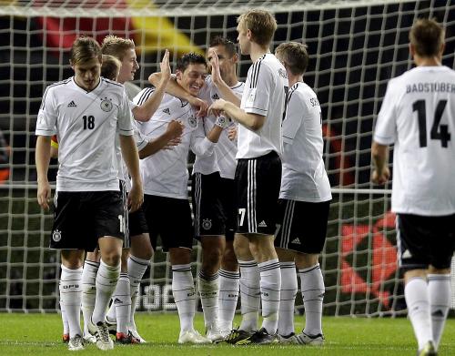 ＜スウェーデン・ドイツ＞エジルのゴールで４点リードし、余裕の表情を見せたドイツ代表イレブンだったが…