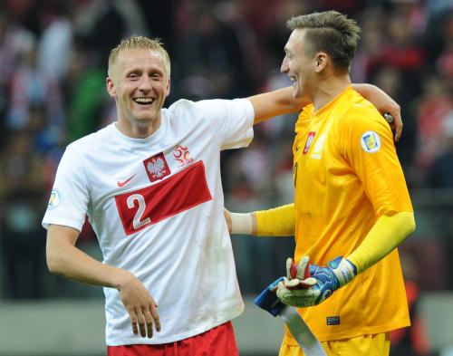 ＜ポーランド１―１イングランド＞同点弾を決めたポーランド代表ＤＦグリク（左）