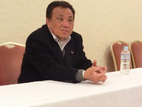 横浜市内の宿舎ホテルで決勝の意気込みを語る鵬翔・松崎監督