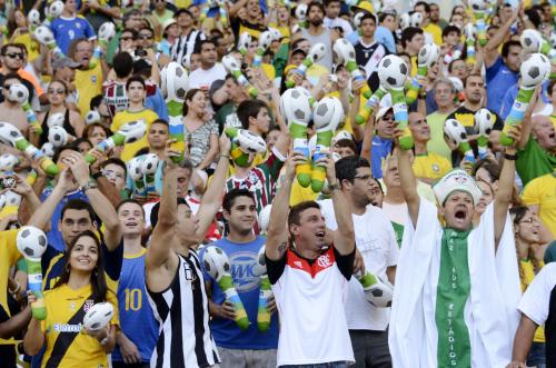 マラカナン競技場で行われた国際親善試合で、盛り上がるブラジルサポーター