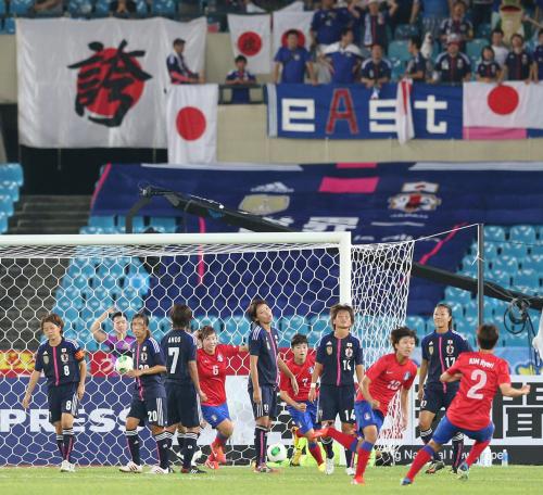 ＜韓国・日本＞前半１４分、セットプレーから失点した日本