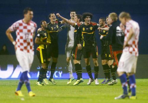 クロアチアに勝利して３大会ぶりのＷ杯出場を決め、喜ぶベルギーの選手たち