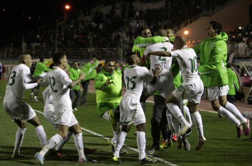 ＜アルジェリア１―０ブルキナファソ＞決勝弾が決まり、喜ぶアルジェリアの選手たち