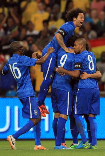 ＜ブラジル５―０南アフリカ＞後半、アウェーカラー青色のユニフォームに着替えたブラジル代表