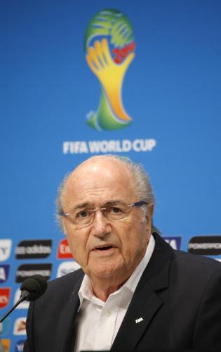 ワールドカップブラジル大会を終え、記者会見する国際サッカー連盟のブラッター会長