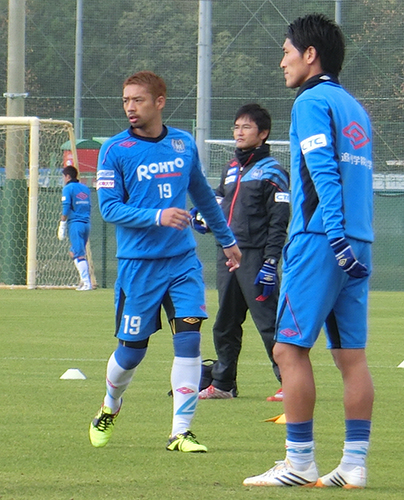 浦和戦に向けて練習を再開したＧ大阪のＭＦ大森（左）