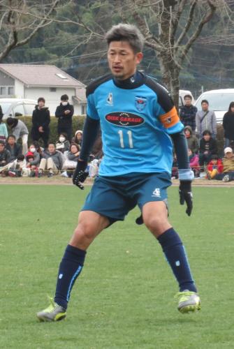 甲府との練習試合に１トップで出場した横浜ＦＣのＦＷカズ